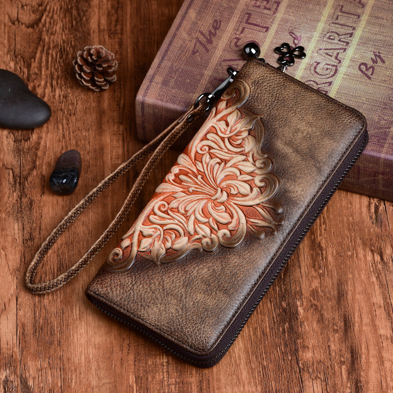 Women's Vegetable Tanned Leather Retro Embossing Clutch Ladies Wallets