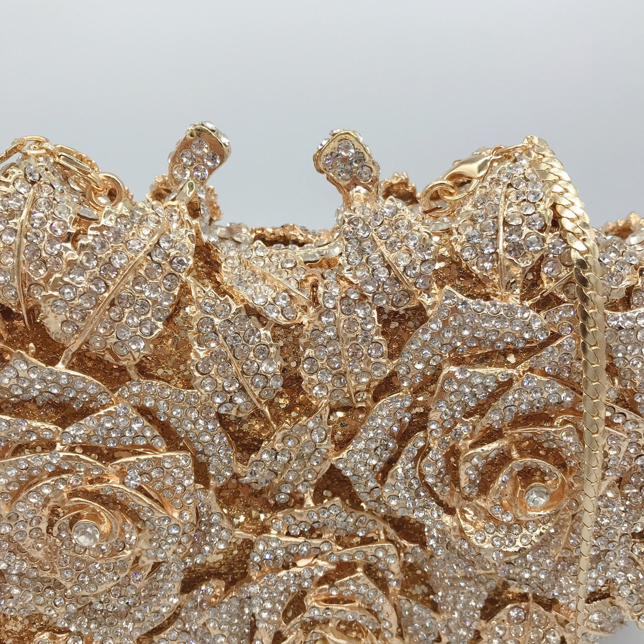Women's Strict Selection Hollow Rose Diamond Dinner Metal Hard Evening Bags