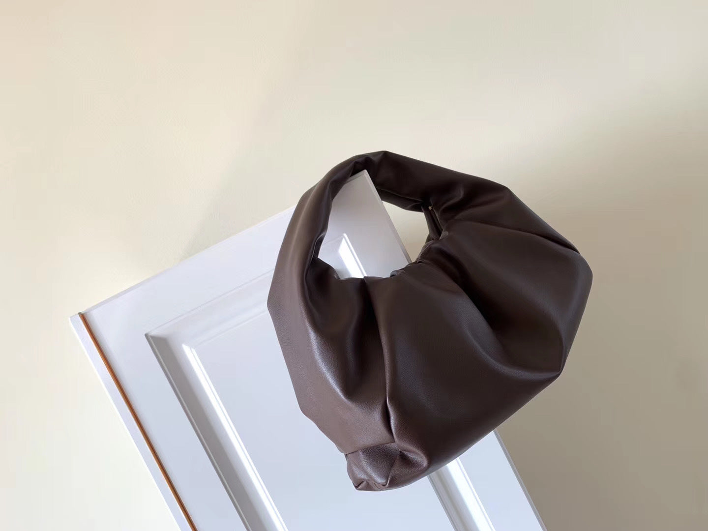 Hand Croissant Large Capacity Clip Pleated Handbags