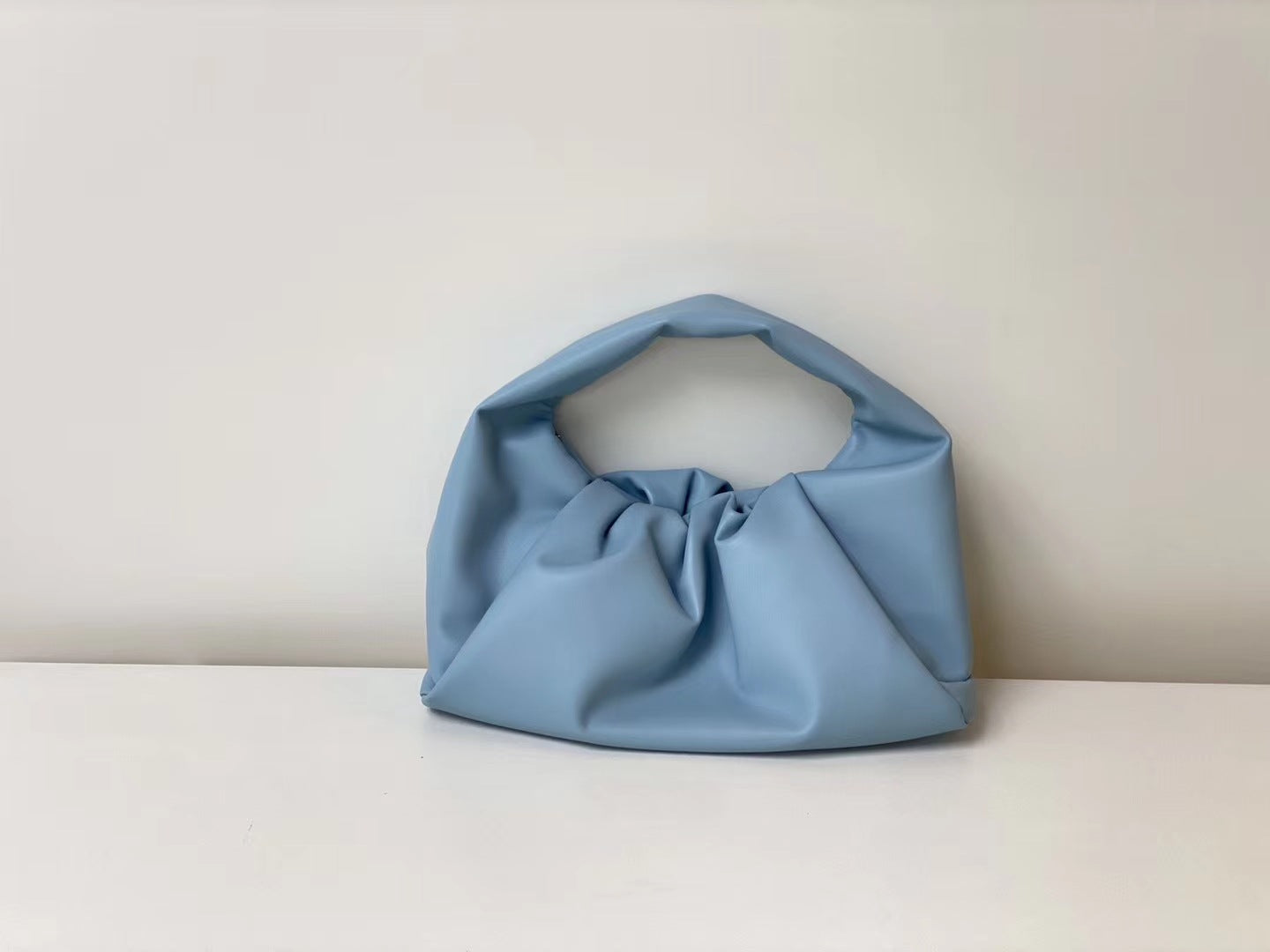 Hand Croissant Large Capacity Clip Pleated Handbags