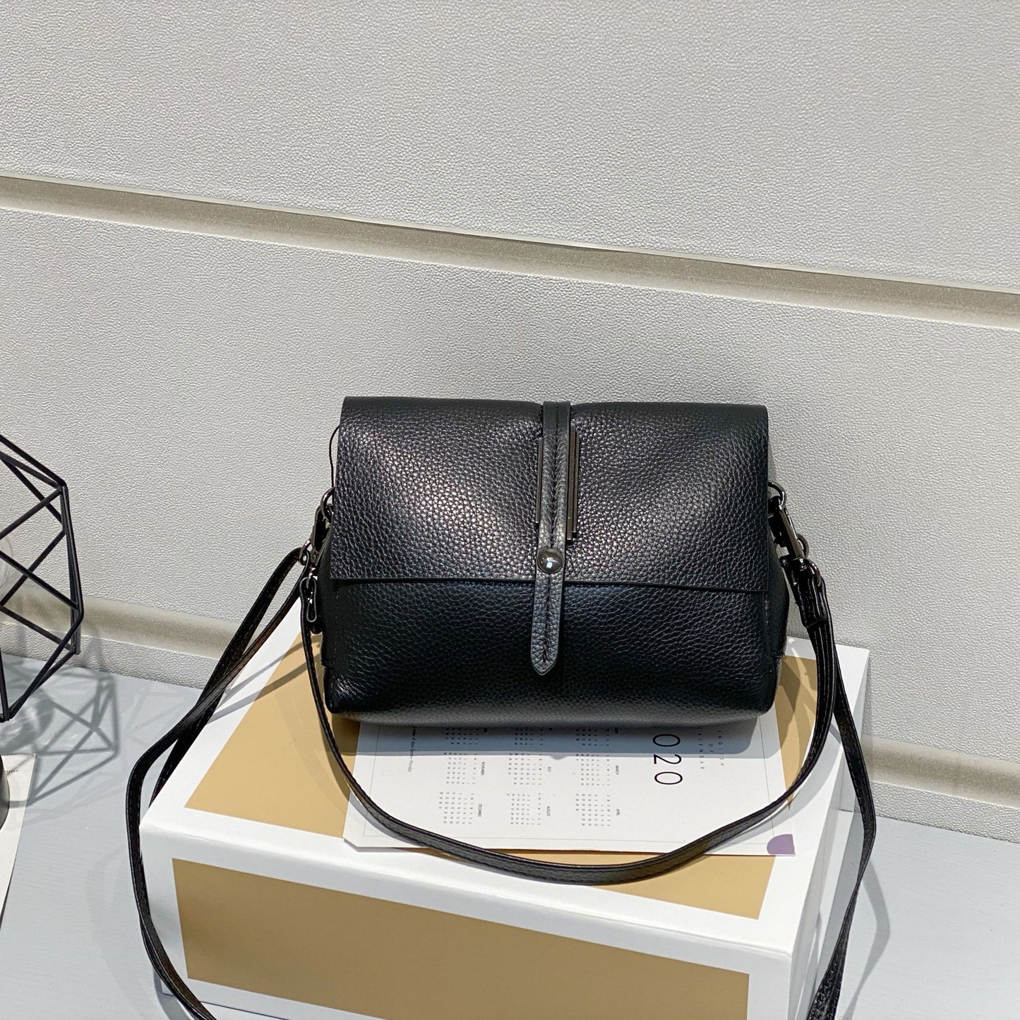 Women's First Layer Cowhide Leather Veil Commuter Bags