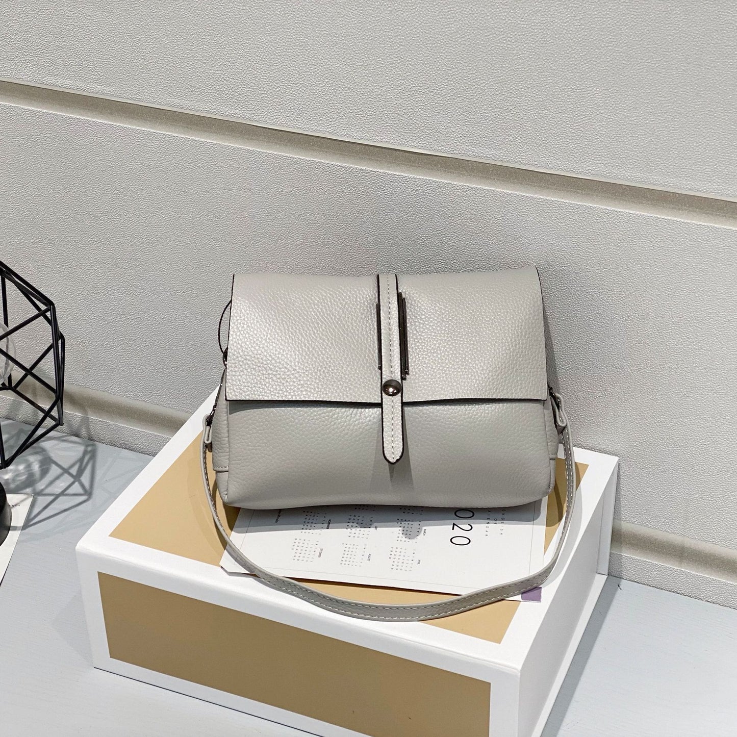 Women's First Layer Cowhide Leather Veil Commuter Bags