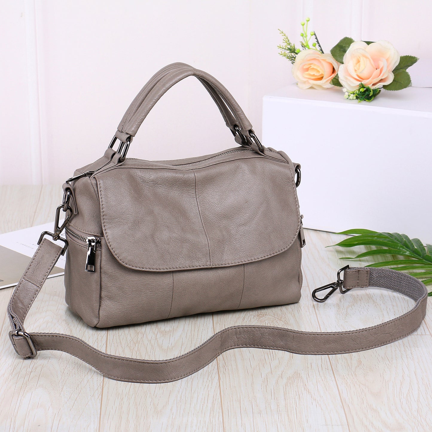 Women's Genuine Leather Cow Simple Fashion First Handbags