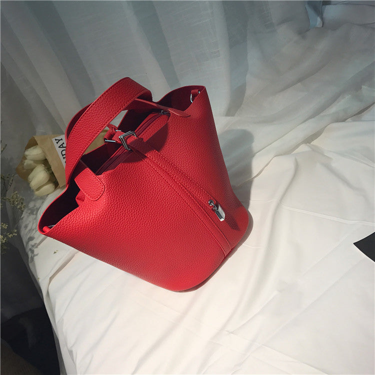 Charming Latch Lady's Large Capacity One Handbags