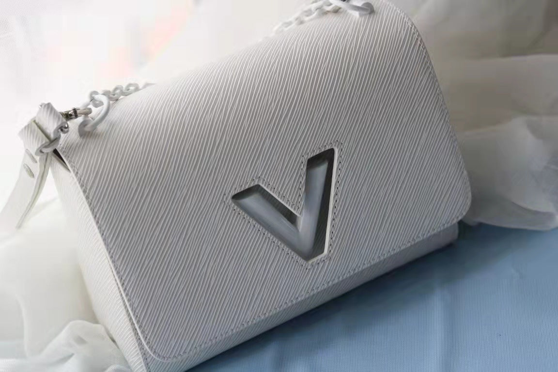 Wholesale V Water Ripple Adjustable Chain Crossbody Bags