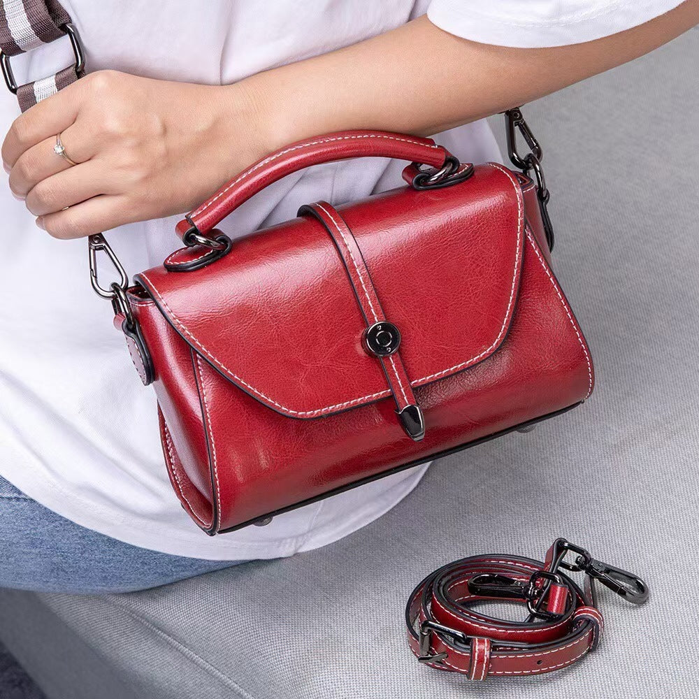 Women's Retro Chain Oil Wax Leather Handbags