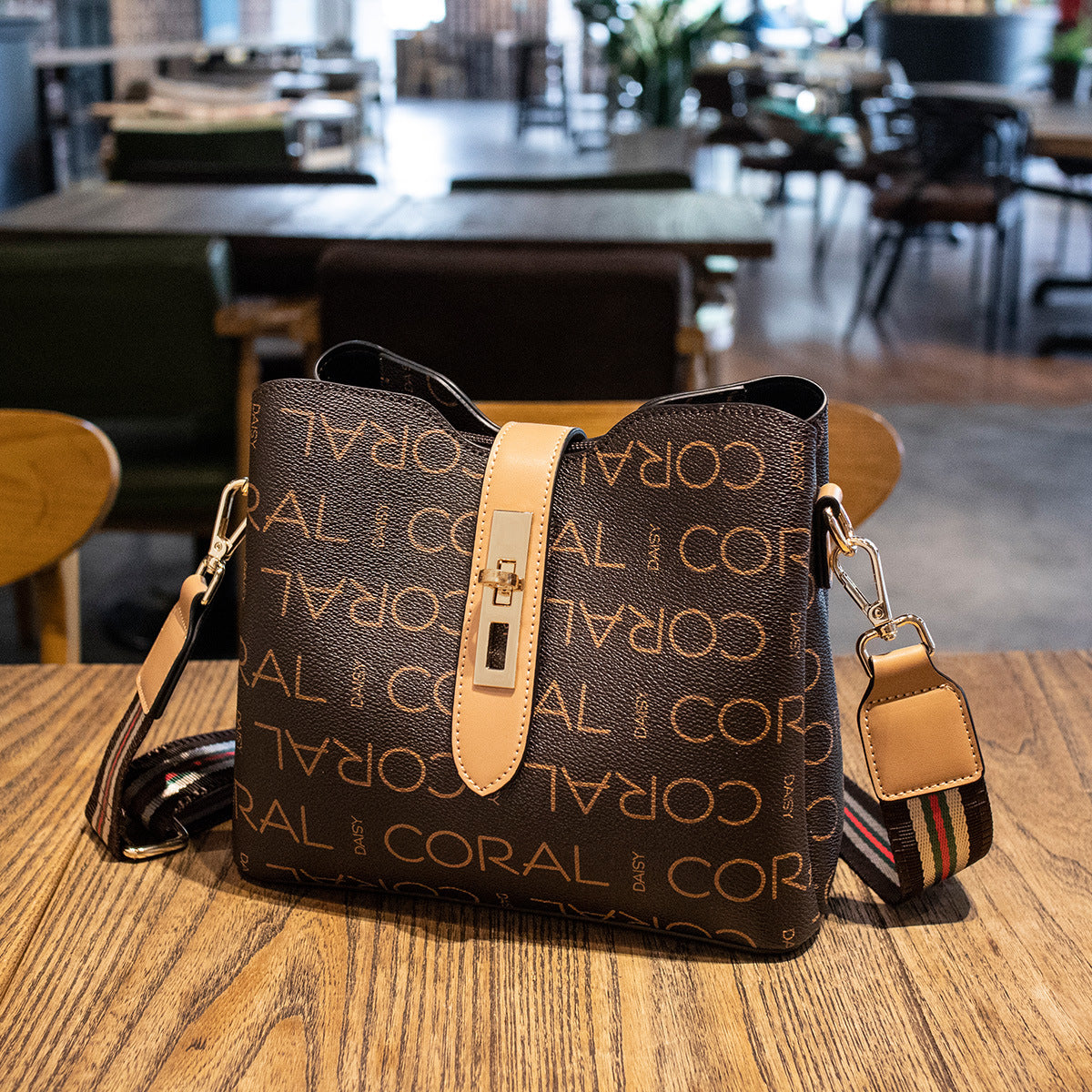 Women's Innovative Creative Classic Retro Leisure Shoulder Bags