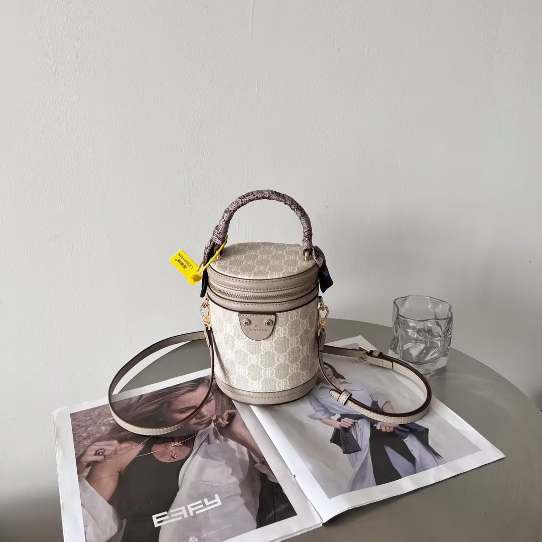 Women's Fashion Series Large Capacity Difference Saddle Shoulder Bags