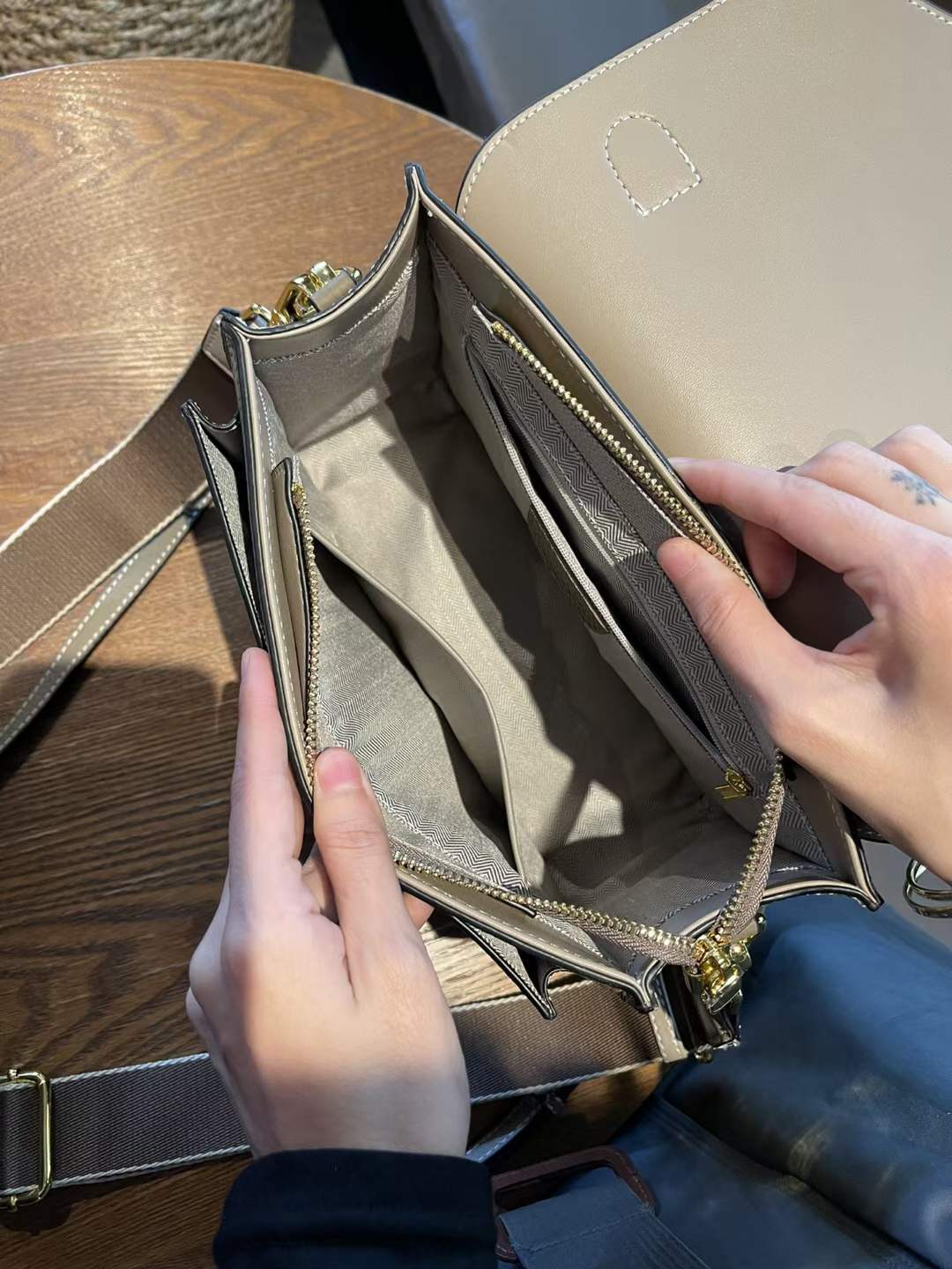 Women's Soft Genuine Leather Surface Two Pieces Handbags