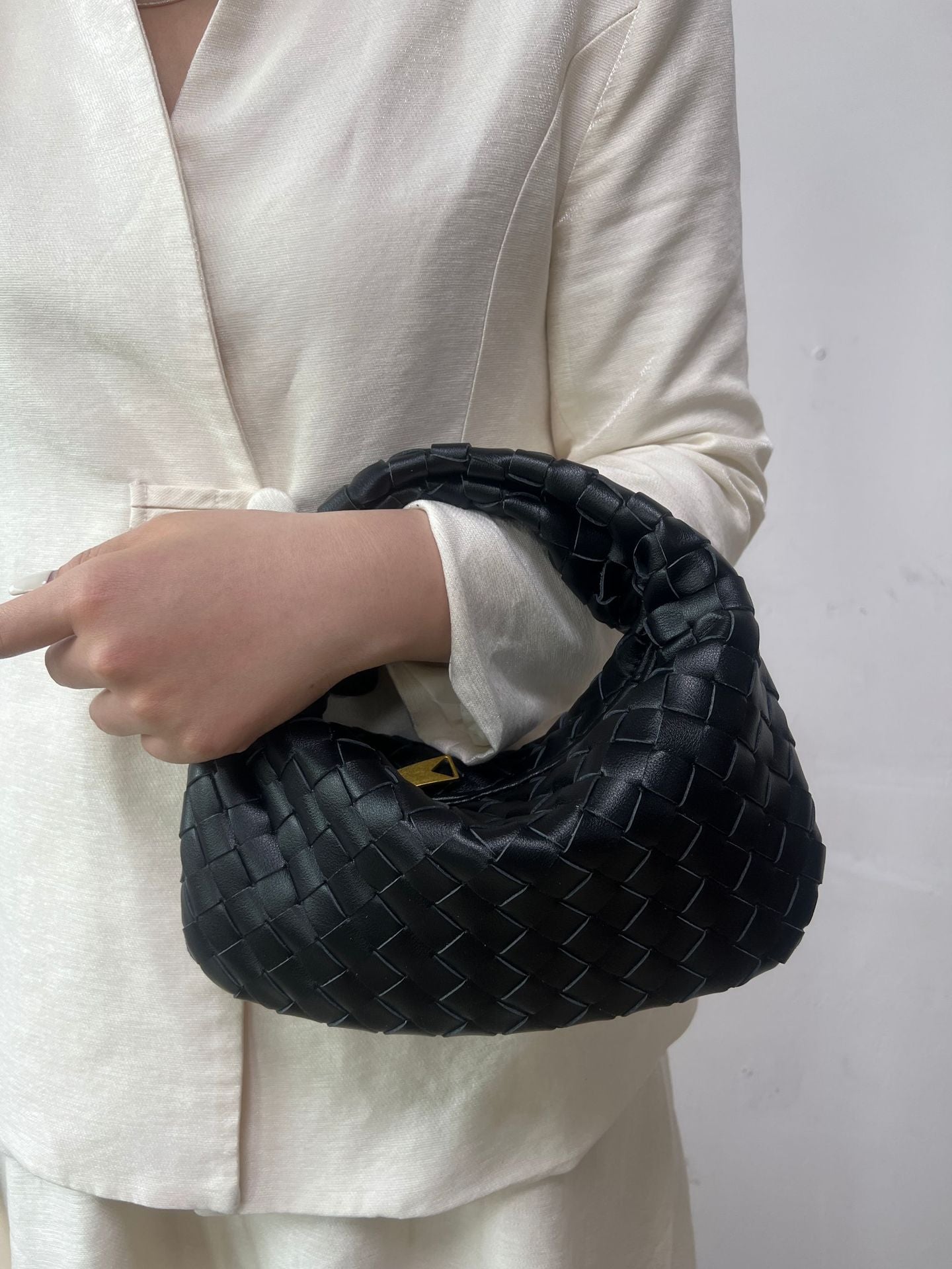 Women's Trendy Dumpling Elegant Personality Croissant Hand-woven Handbags