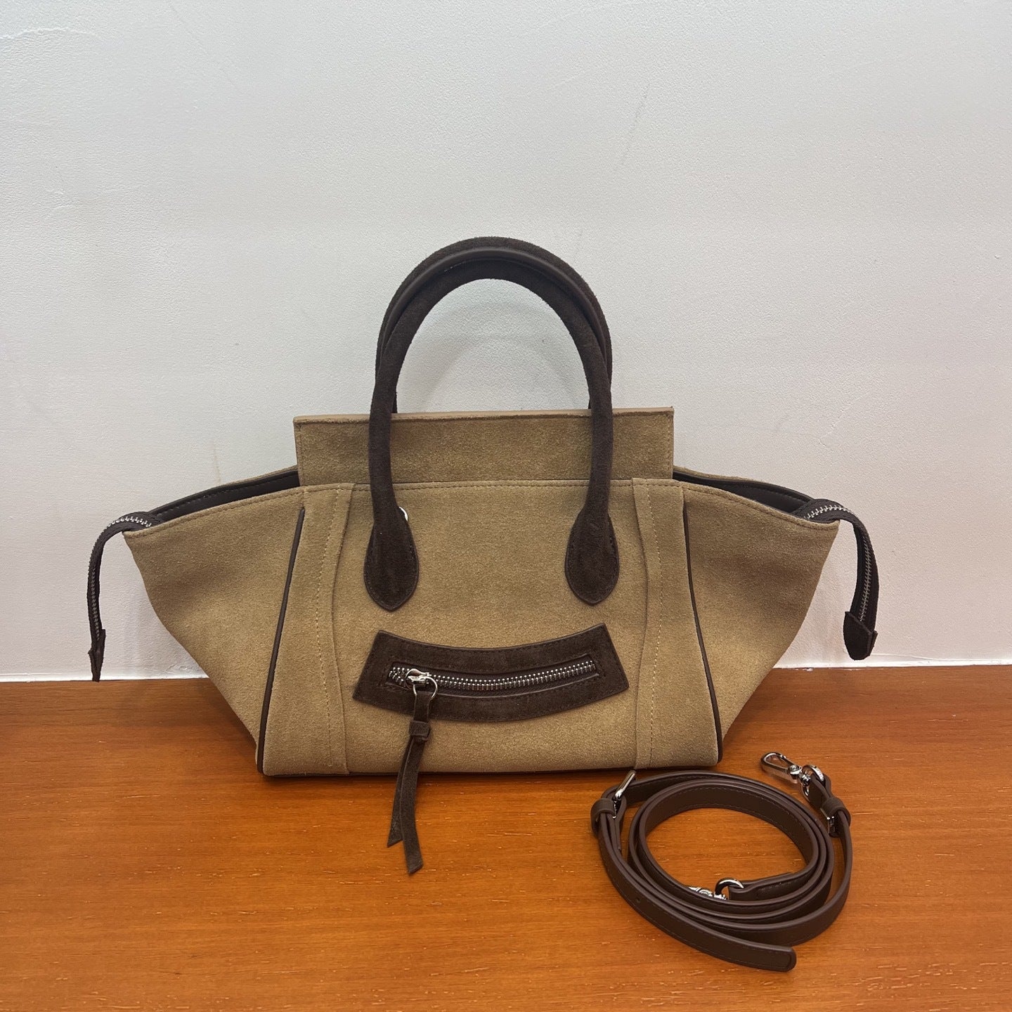 Women's Urban Simple Trendy Smiley Face Large Shoulder Bags