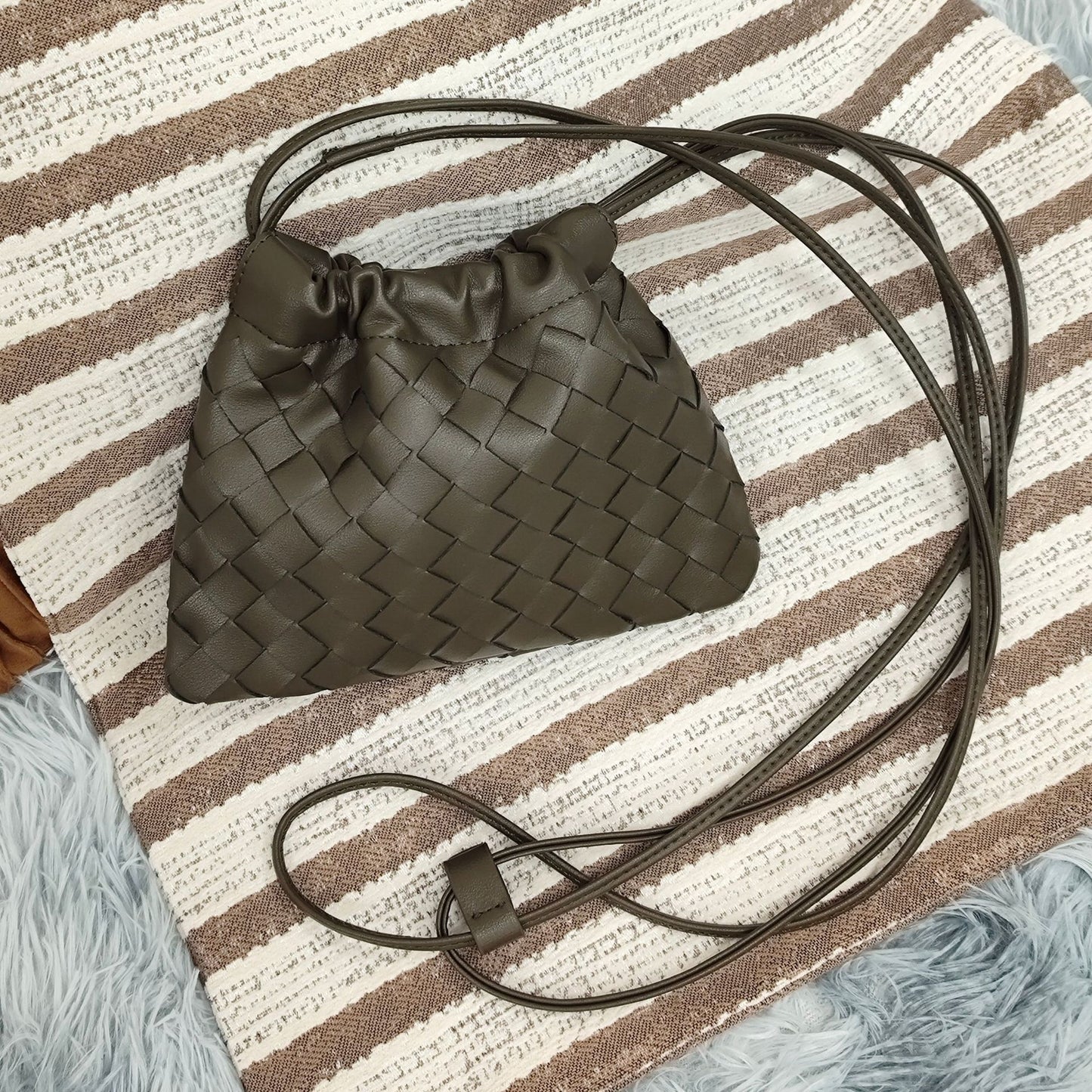 Women's Woven Dumpling Design Lucky Cloud Crossbody Bags