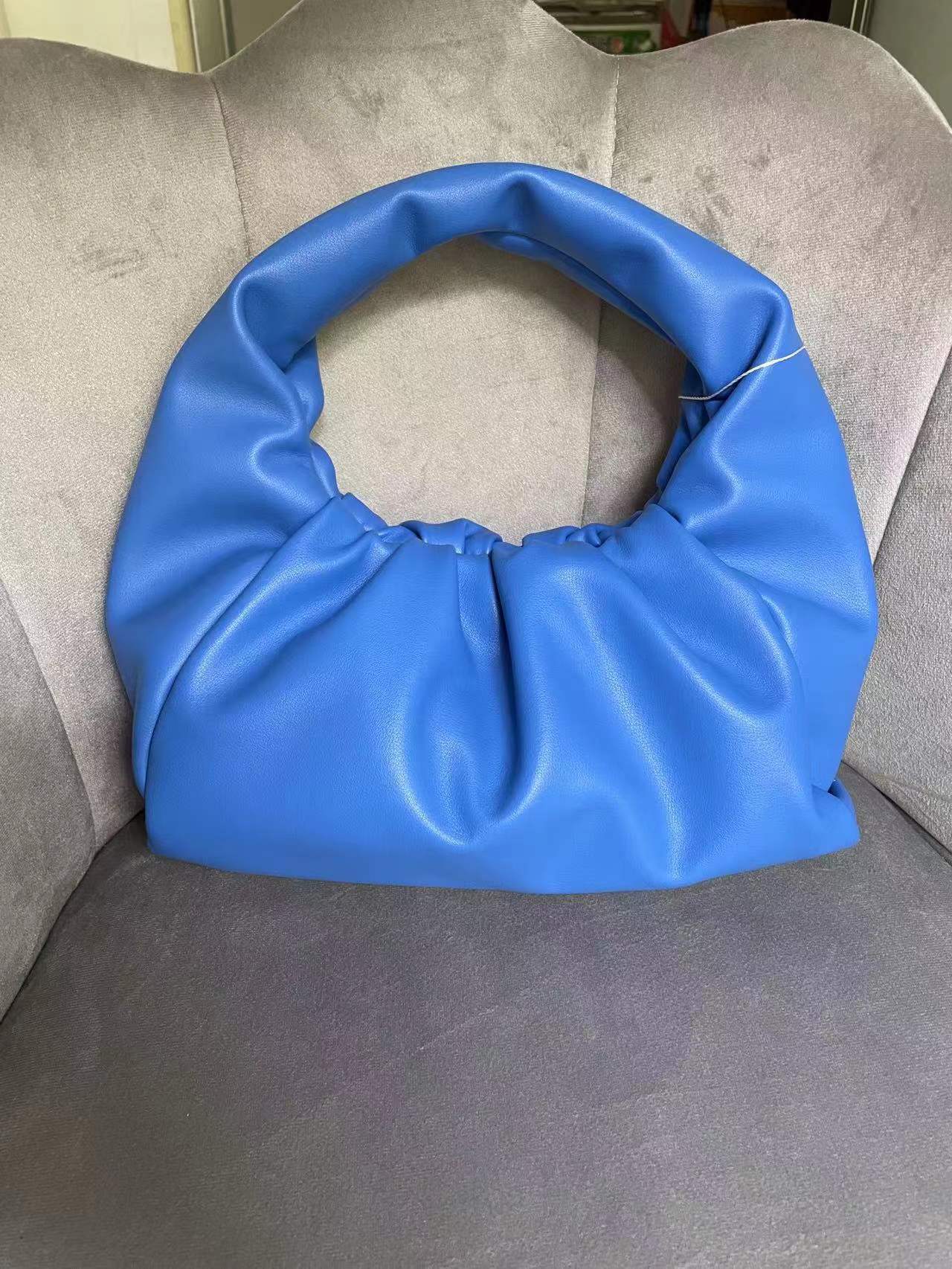 Hand Croissant Large Capacity Clip Pleated Handbags