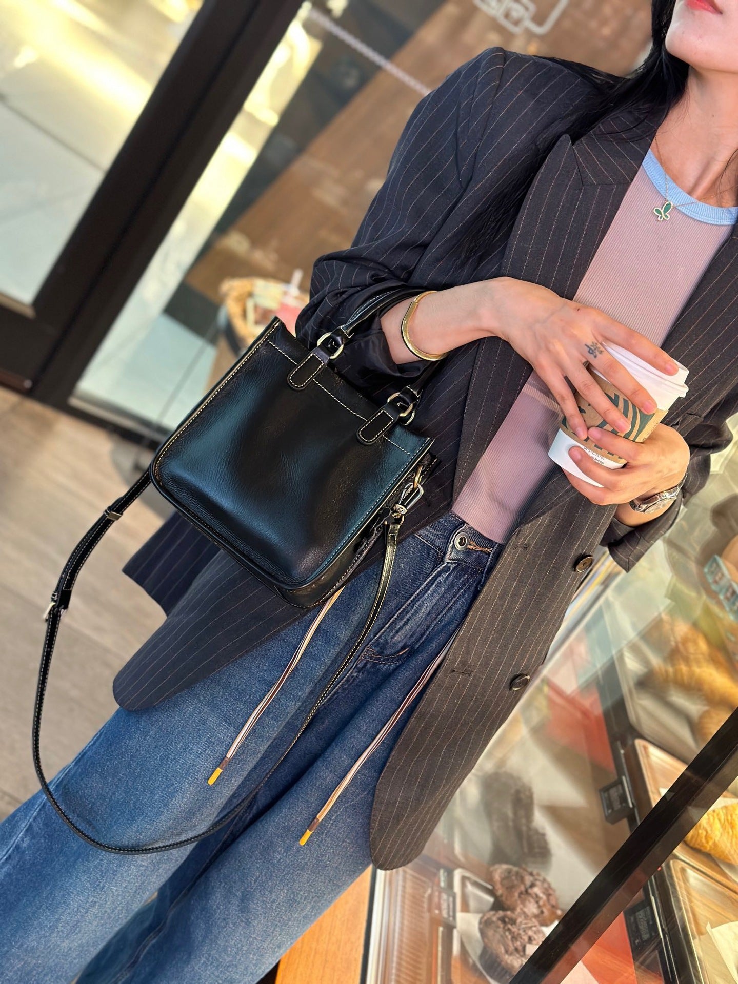 Women's Attractive Fashion Leather Niche Commuter Shoulder Bags