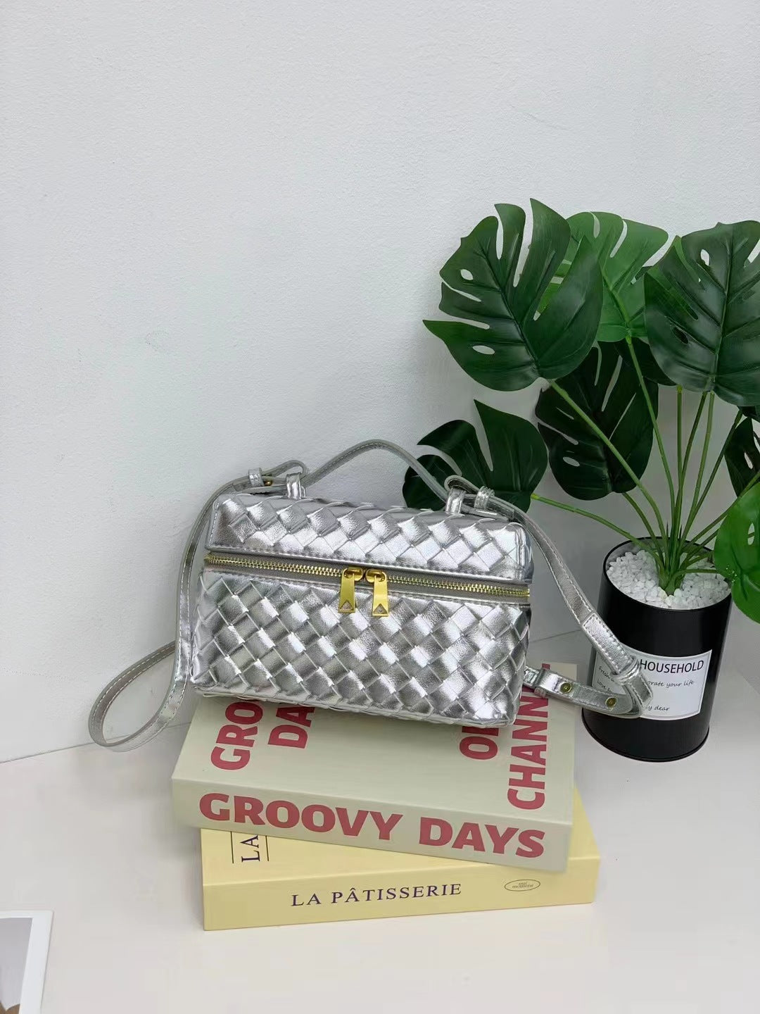 Women's Woven Lunch Box Genuine Leather Hand Bags