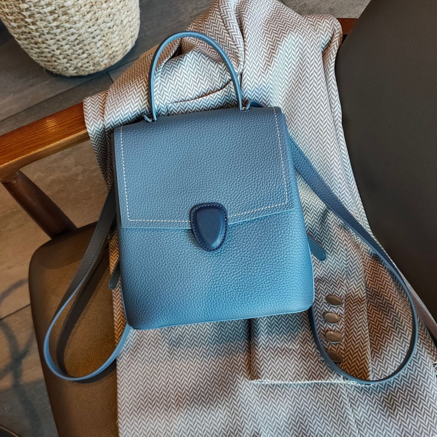 Women's Line Fashion Cowhide Texture Soft Leather Backpacks