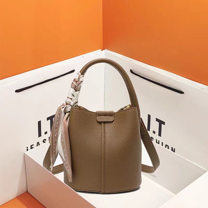 Trendy Women's Genuine Leather Niche Vegetable Handbags