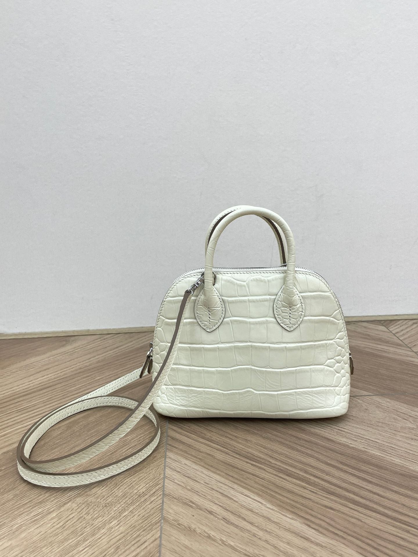 Women's Wax Line Top Layer Cowhide Bowling Crossbody Bags
