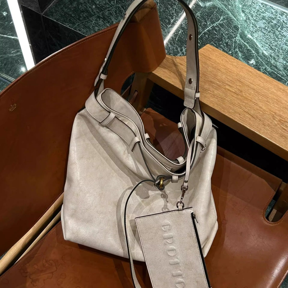 Comfortable Pleated Wandering Son Mother Simple Shoulder Bags