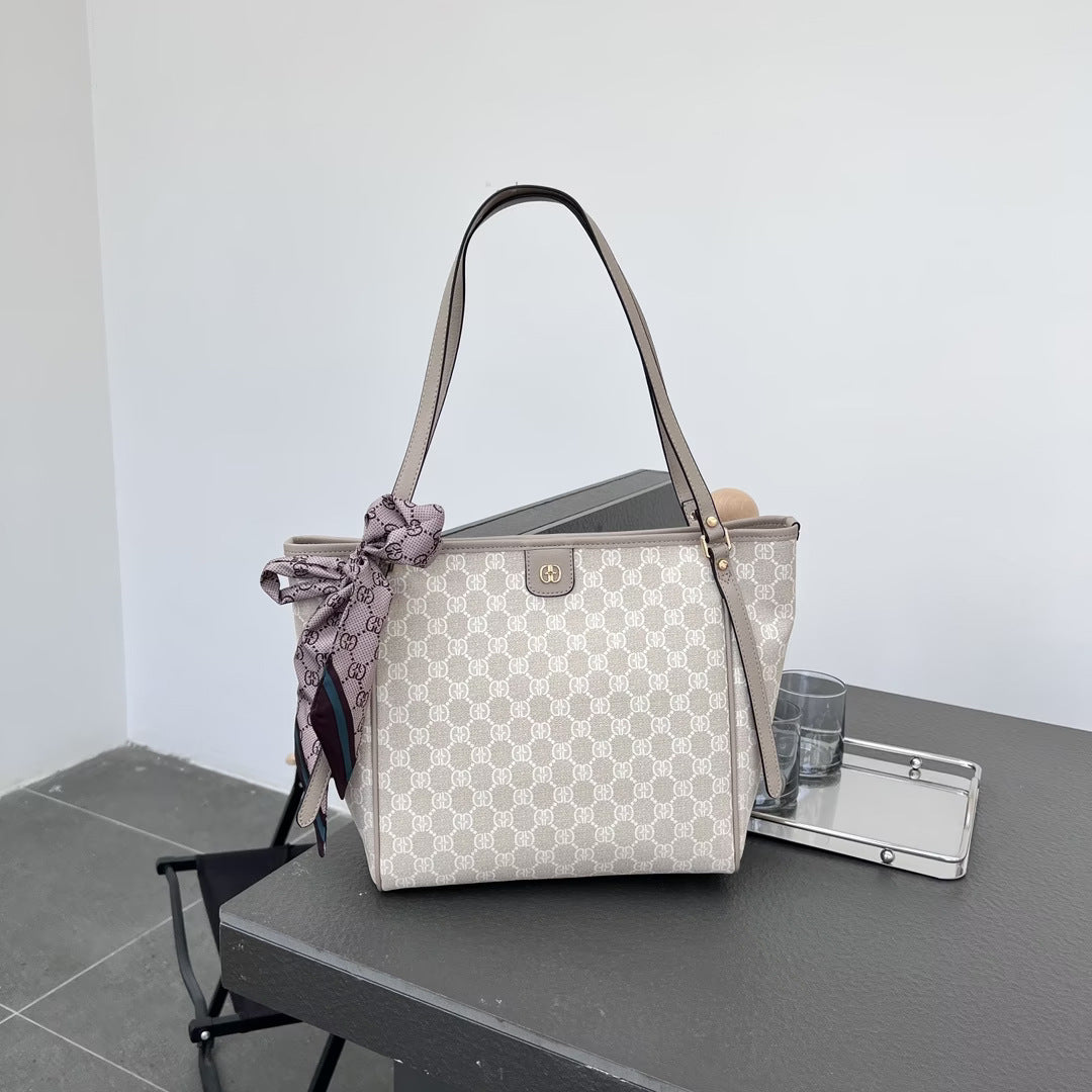 Women's Fashion Series Large Capacity Difference Saddle Shoulder Bags
