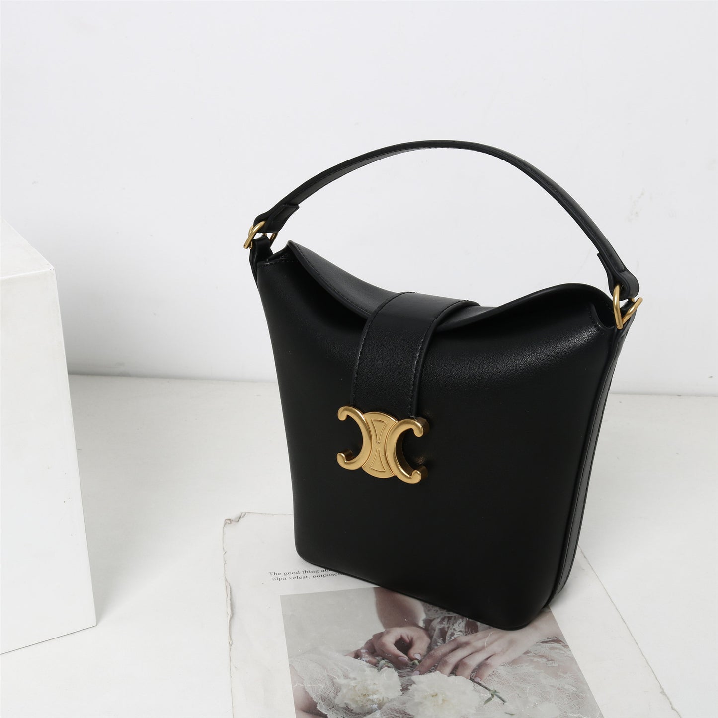 Attractive Versatile Arc Design Retro High-grade Handbags
