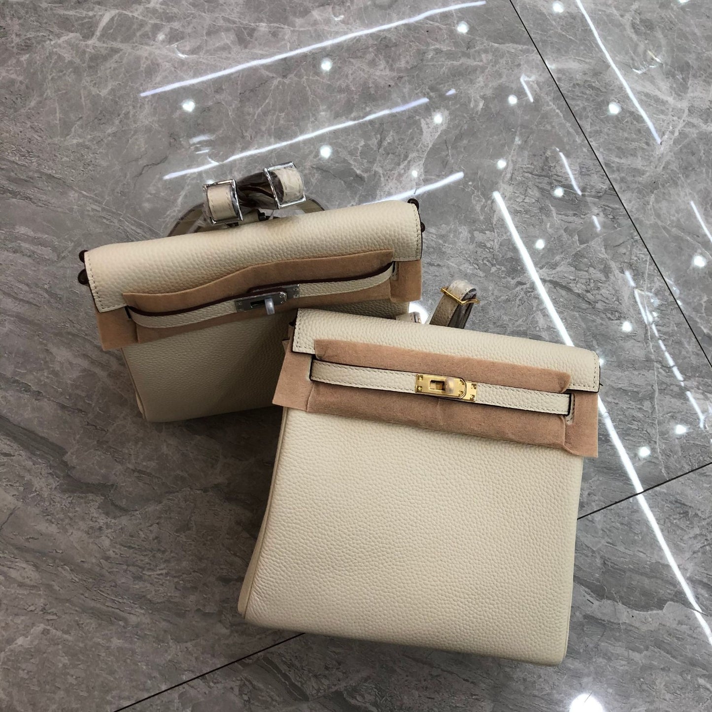Women's First Layer Cowhide Lychee Pattern Kelly Backpacks
