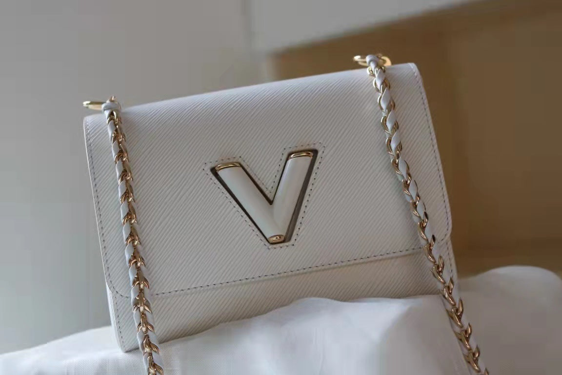 Wholesale V Water Ripple Adjustable Chain Crossbody Bags