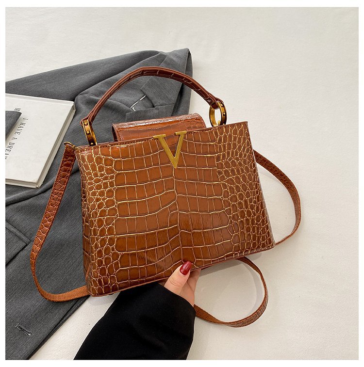 Women's Diana Lychee Pattern V-shaped Golden Edge Shoulder Bags