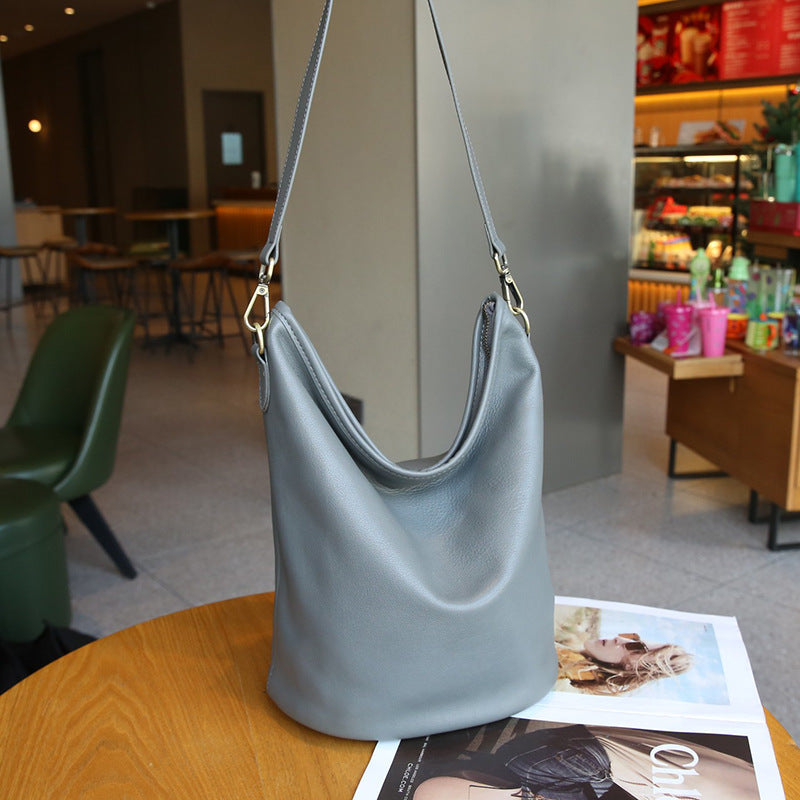 Women's Fashionable First Layer Cowhide Large Capacity Shoulder Bags