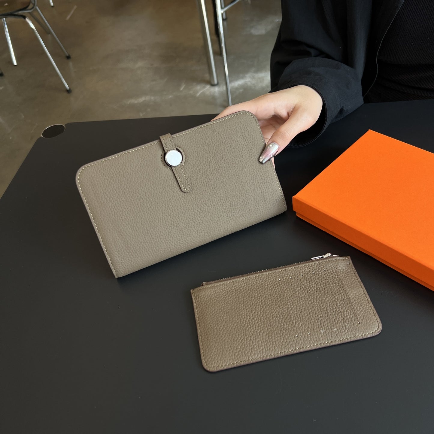 Women's Layer Cowhide Long Passport Folding Large Capacity Genuine Leather Ladies Wallets