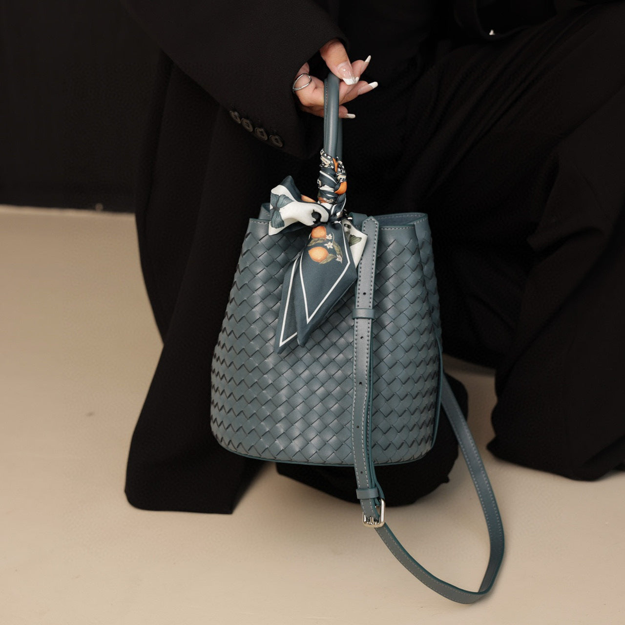 Women's Leather Handmade Woven High-grade Cowhide Simple Crossbody Bags