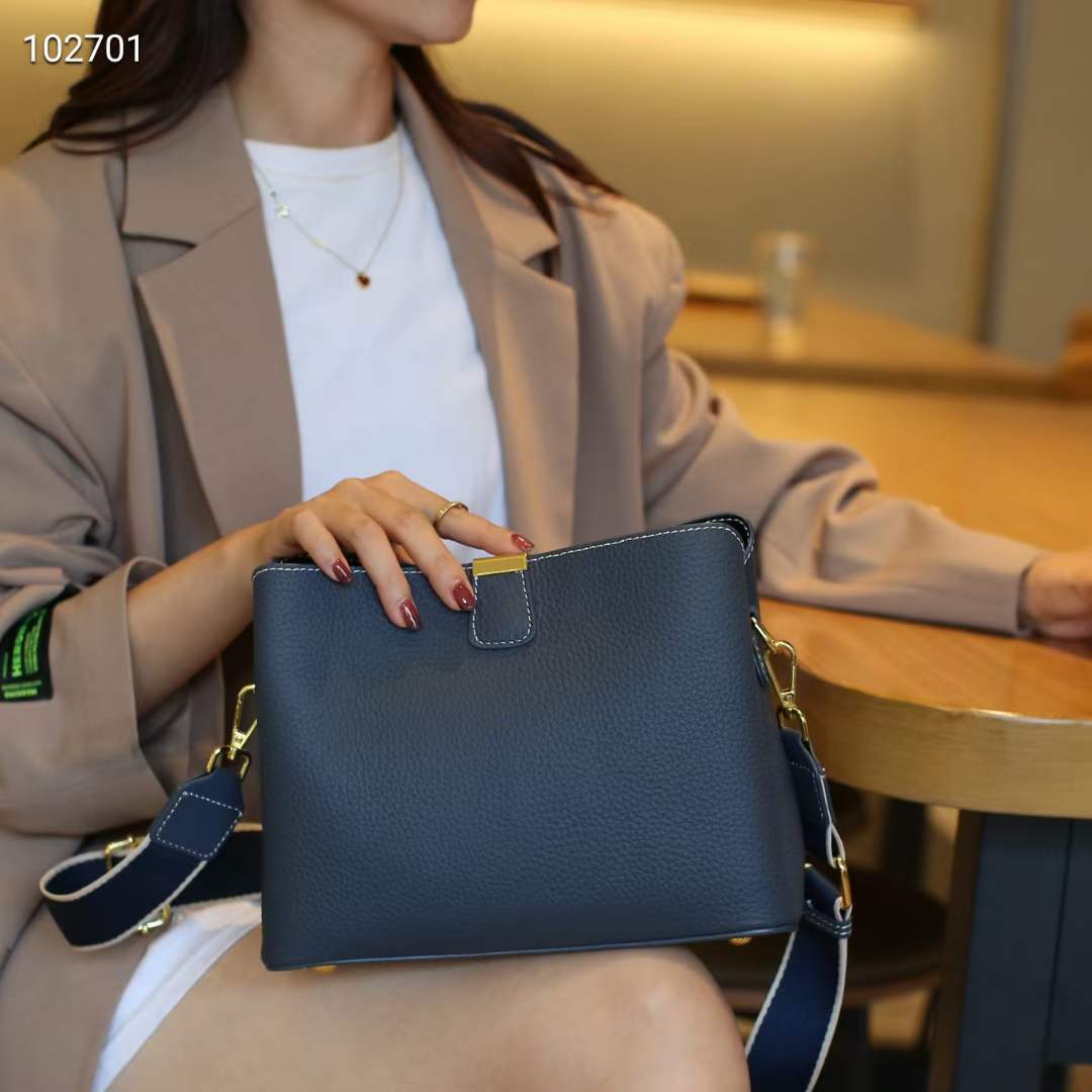 Women's Summer Layer Cowhide Vintage Leather Shoulder Bags
