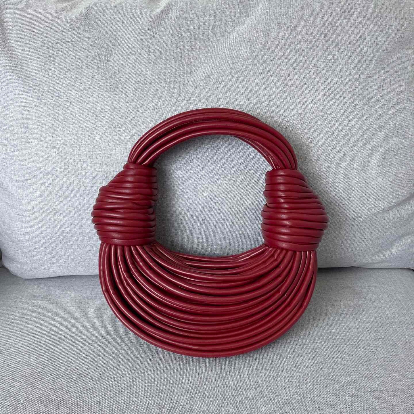 Women's Trendy Knotted Woven Hand-held Fashionable Bread Handbags
