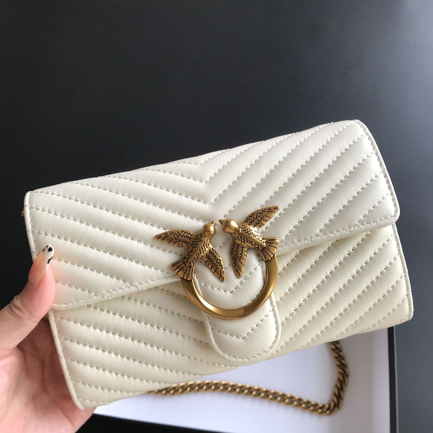 Classy Women's Flying Bird Swallow Chain Handbags