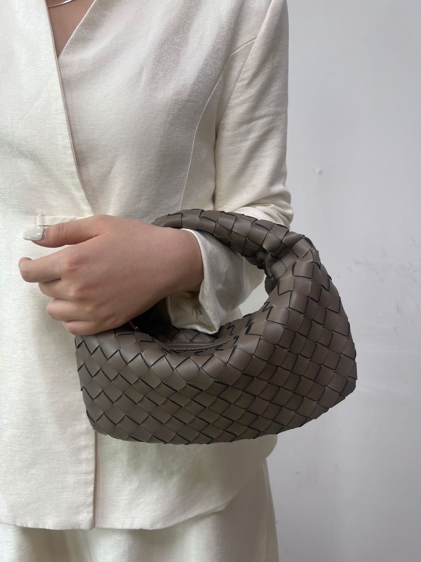 Women's Trendy Dumpling Elegant Personality Croissant Hand-woven Handbags