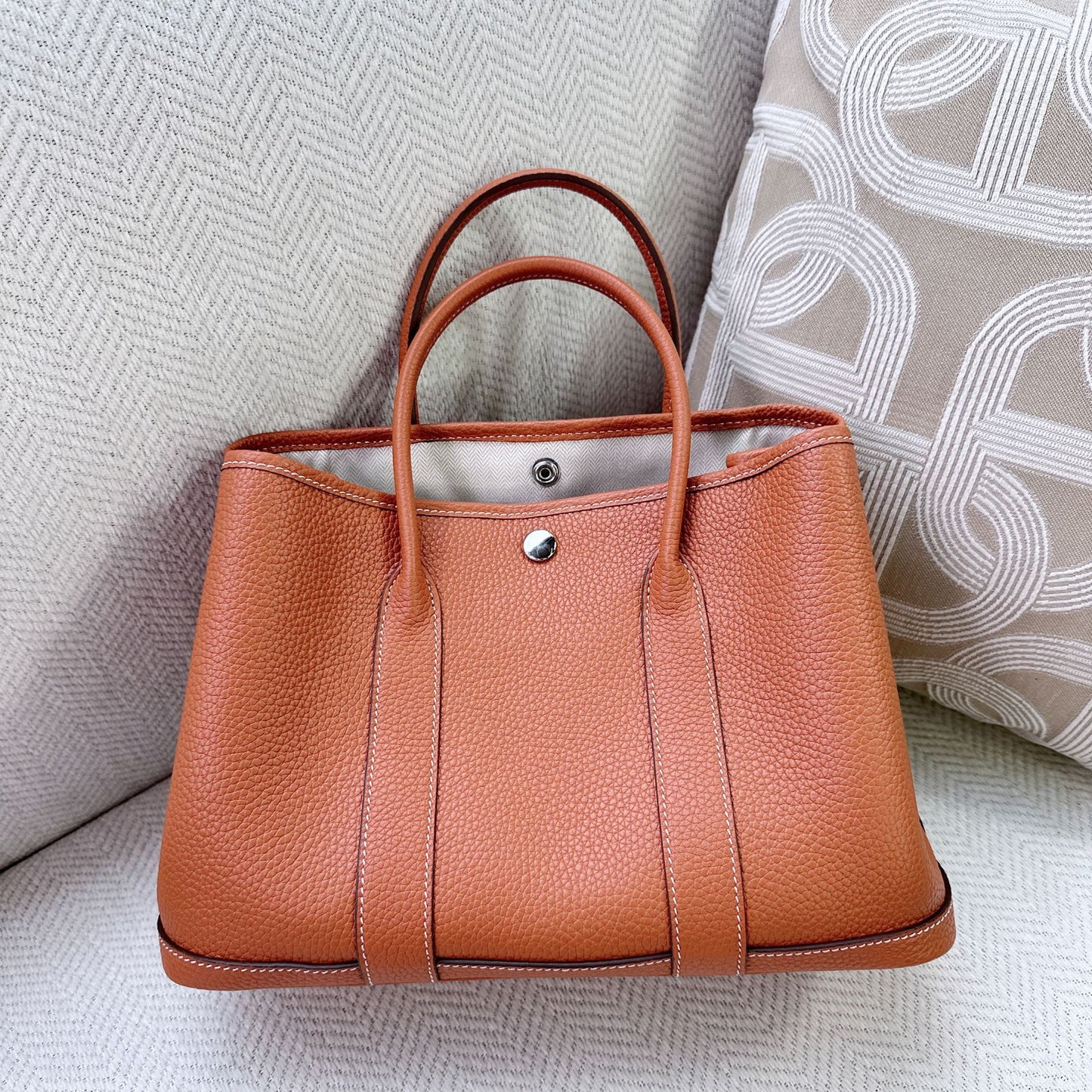 Women's Steel Hardware Cowhide Line Fashion Large Bags
