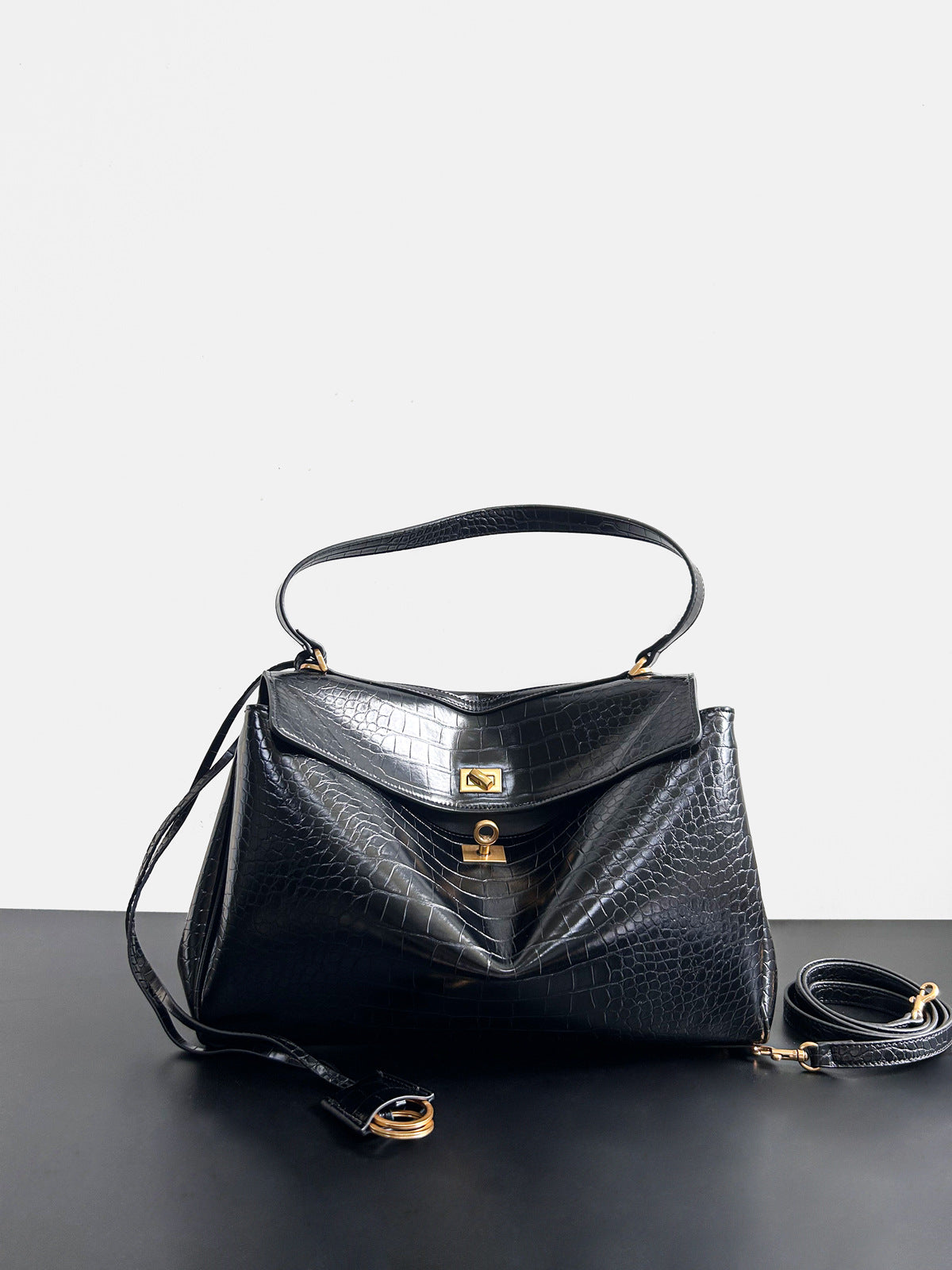 Women's Elegant Fashion Twist Cow Leather Chain Shoulder Bags