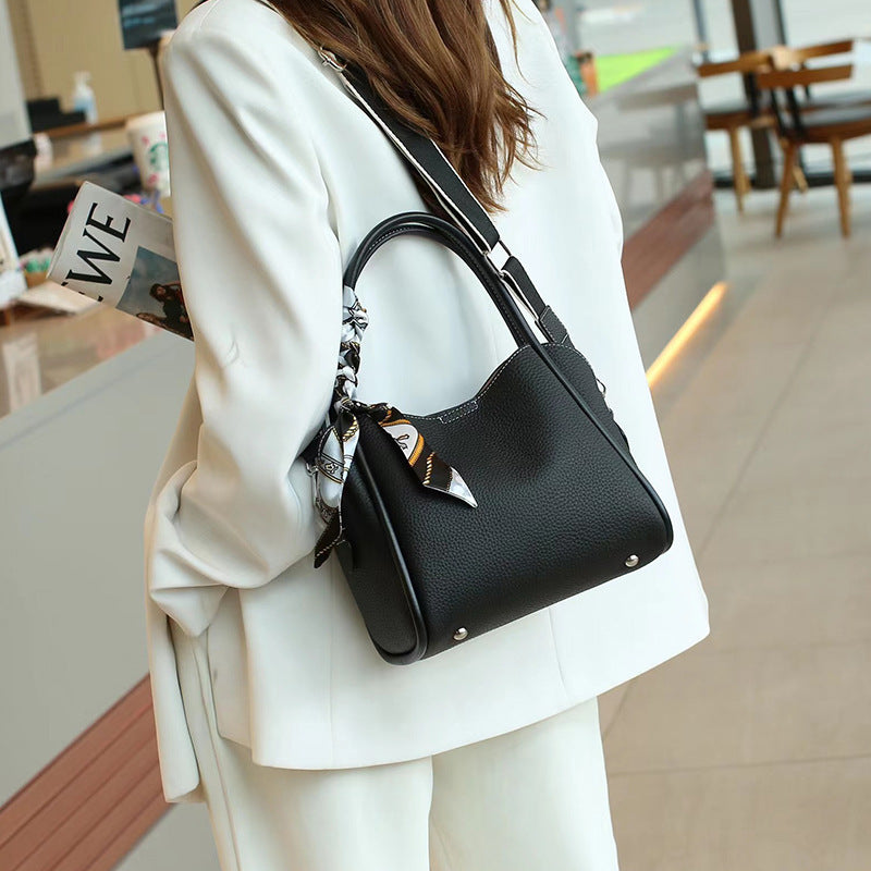Women's First Layer Cowhide Fashion Leisure Commute Crossbody Bags