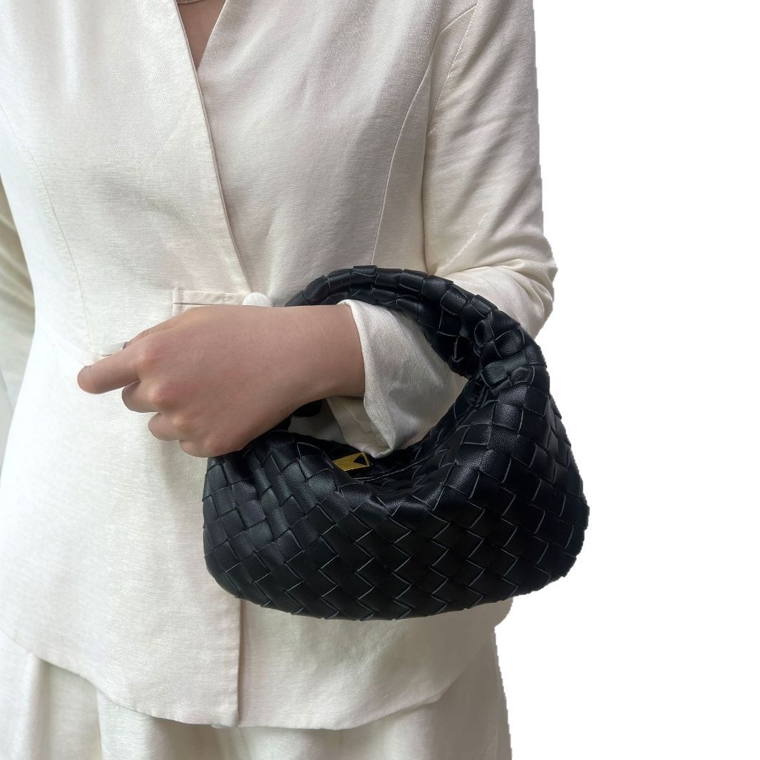Women's Trendy Dumpling Elegant Personality Croissant Hand-woven Handbags