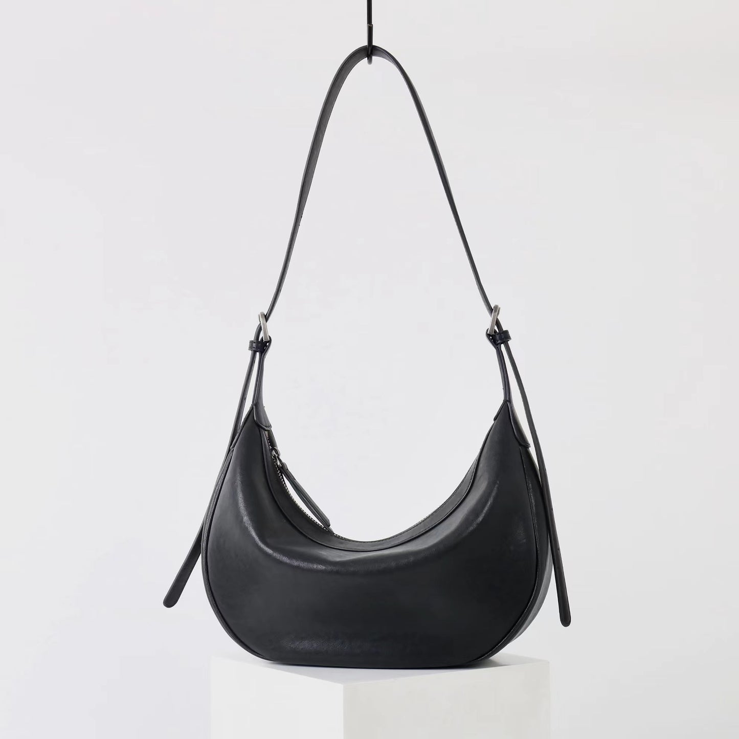 Leather Half Month Niche High-grade Feeling Tong Shoulder Bags