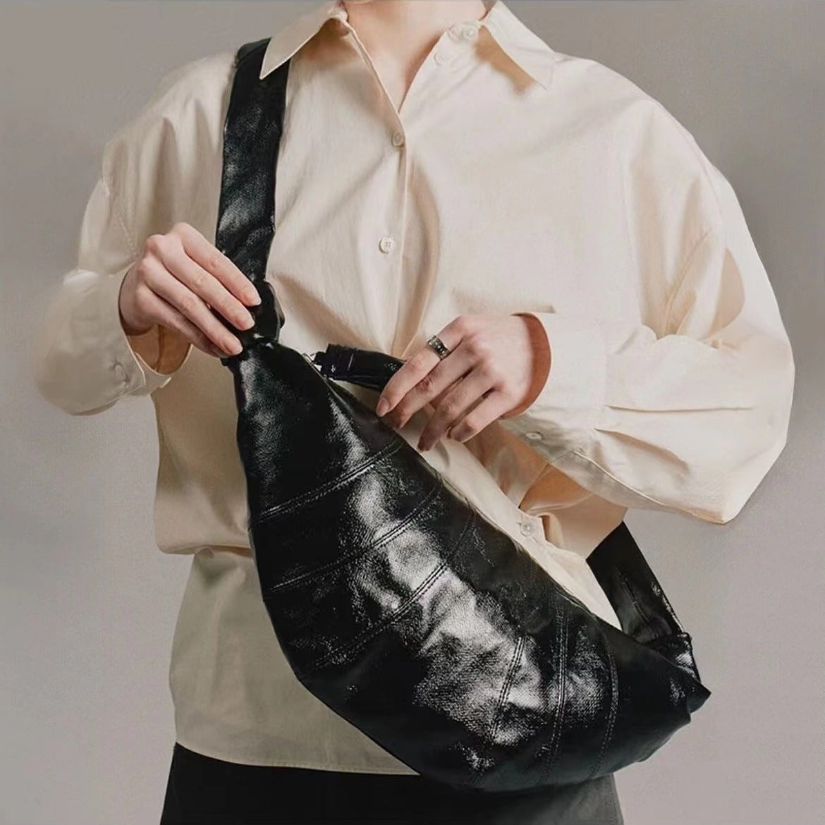 Croissant Linen Coated Unisex Knotted Claw Crossbody Bags