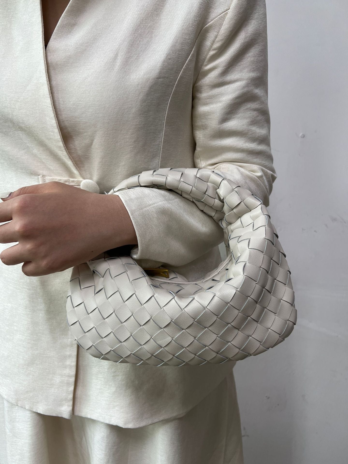 Women's Trendy Dumpling Elegant Personality Croissant Hand-woven Handbags