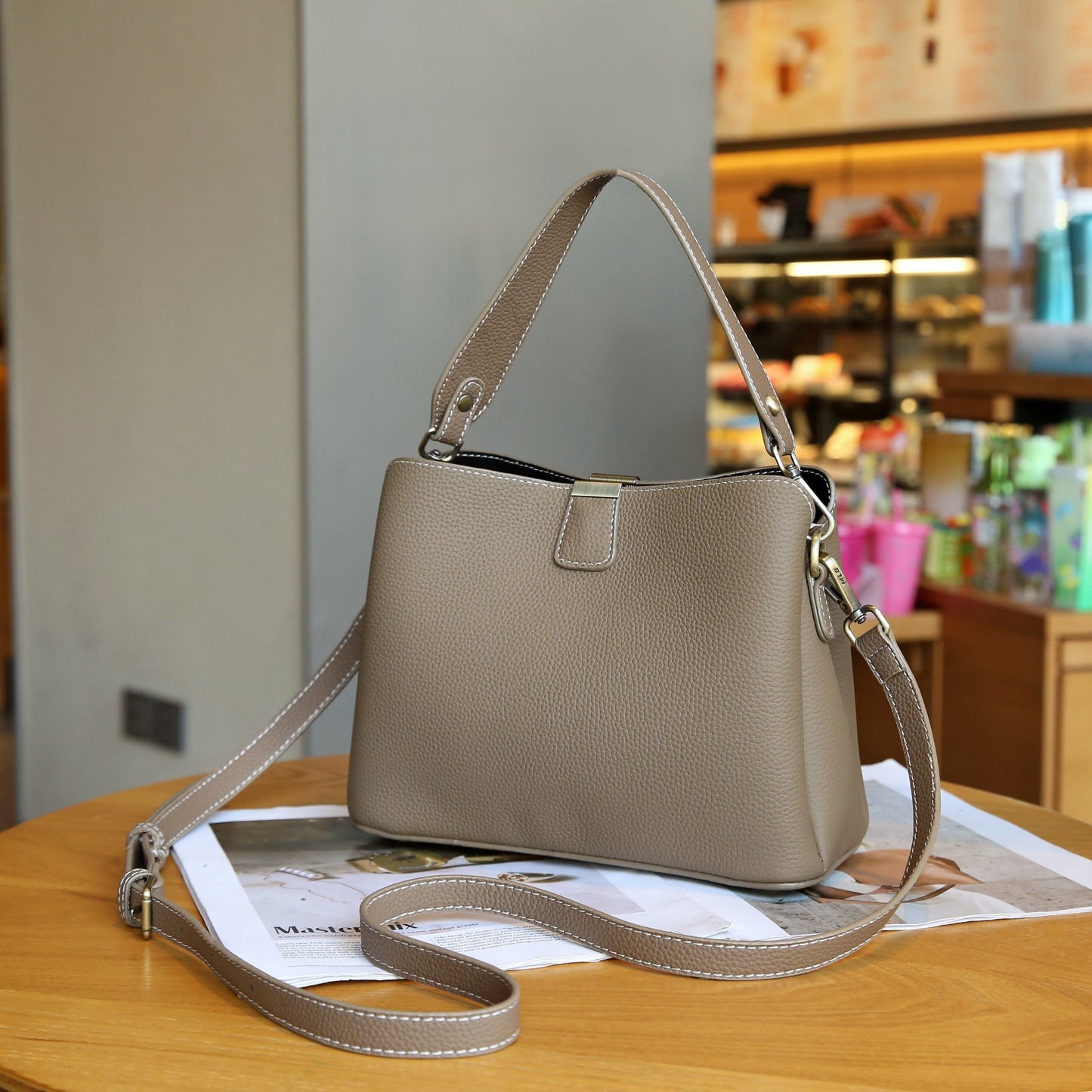 Women's First Layer Cowhide Leather Strap Large Shoulder Bags