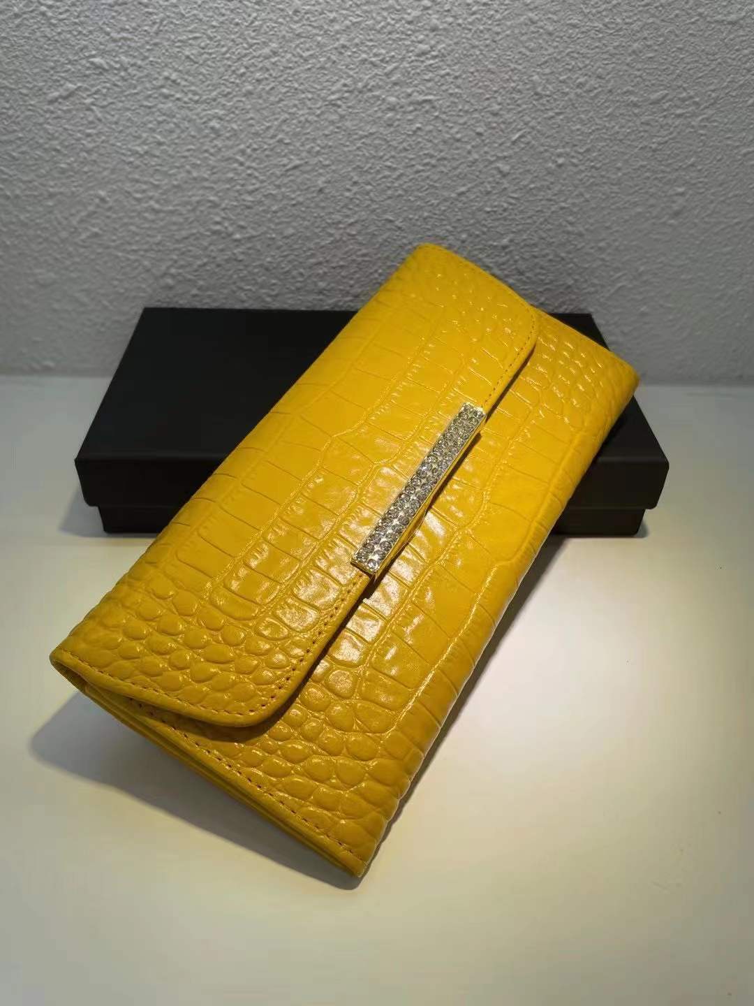 Women's Style Simple Crocodile Pattern Series Plain Ladies Wallets