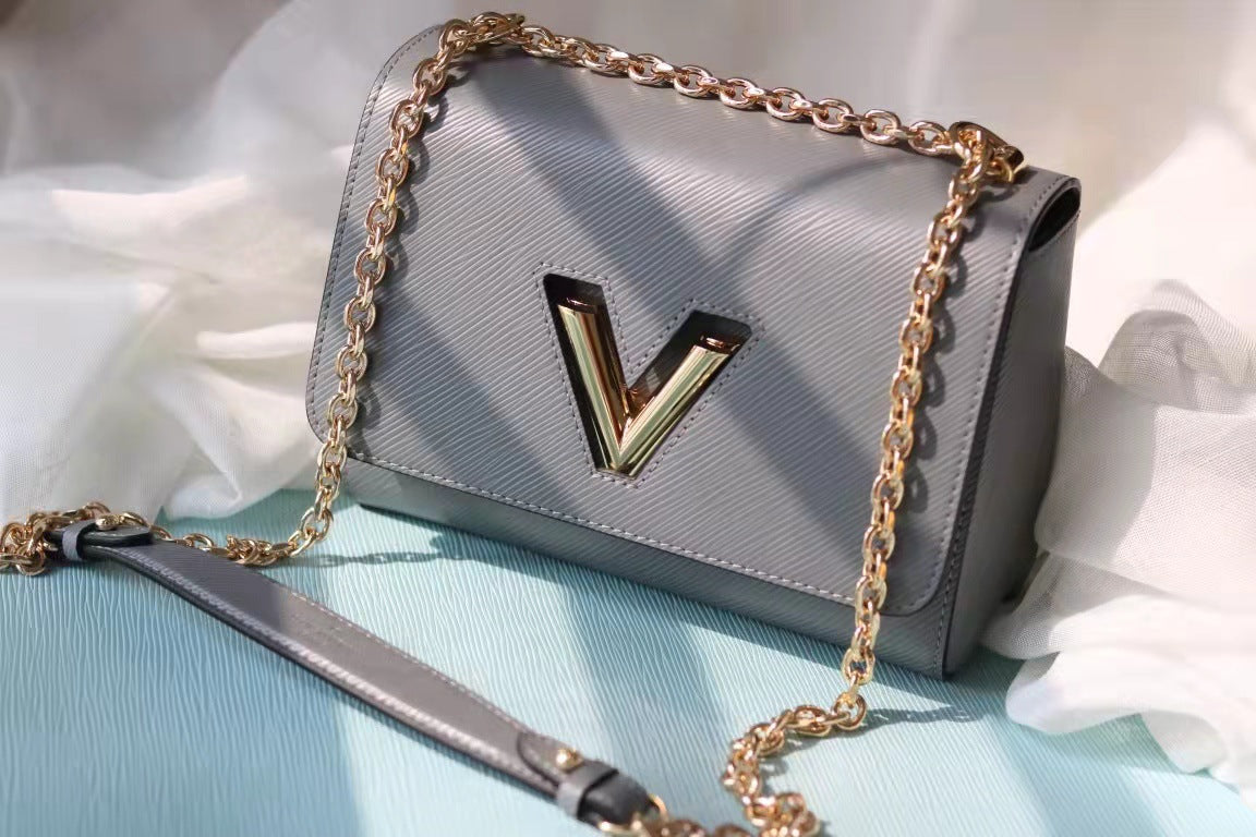 Wholesale V Water Ripple Adjustable Chain Crossbody Bags