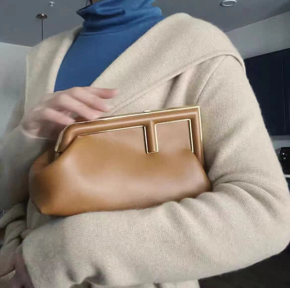 Women's Clip Cowhide Cloud Simple Hand Holding Crossbody Bags