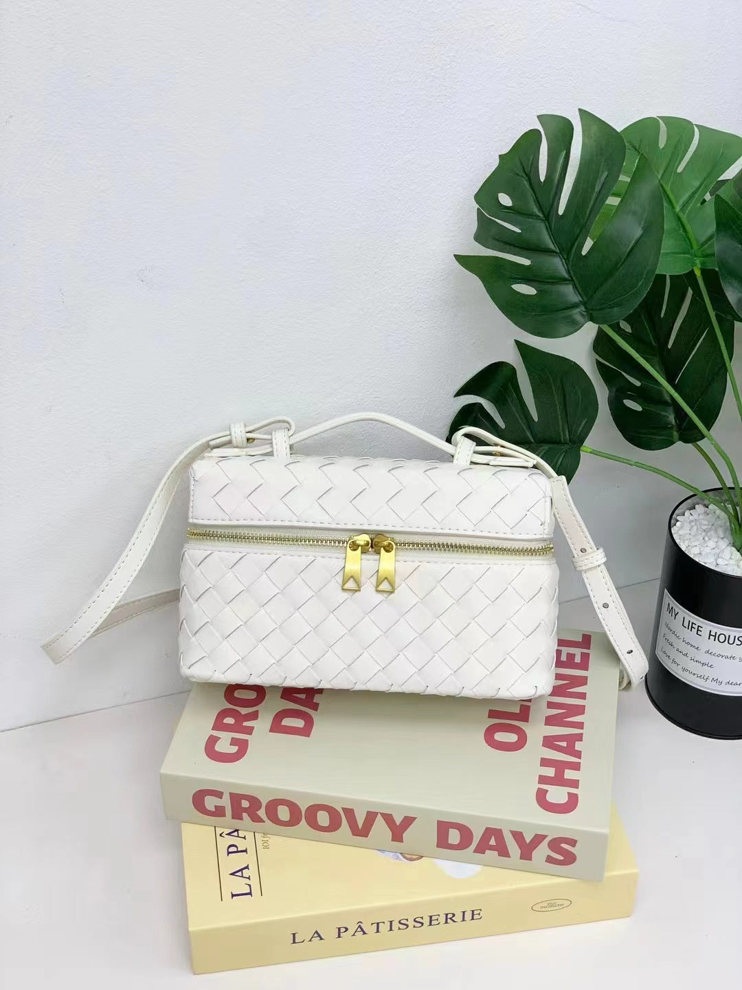 Women's Woven Lunch Box Genuine Leather Hand Bags
