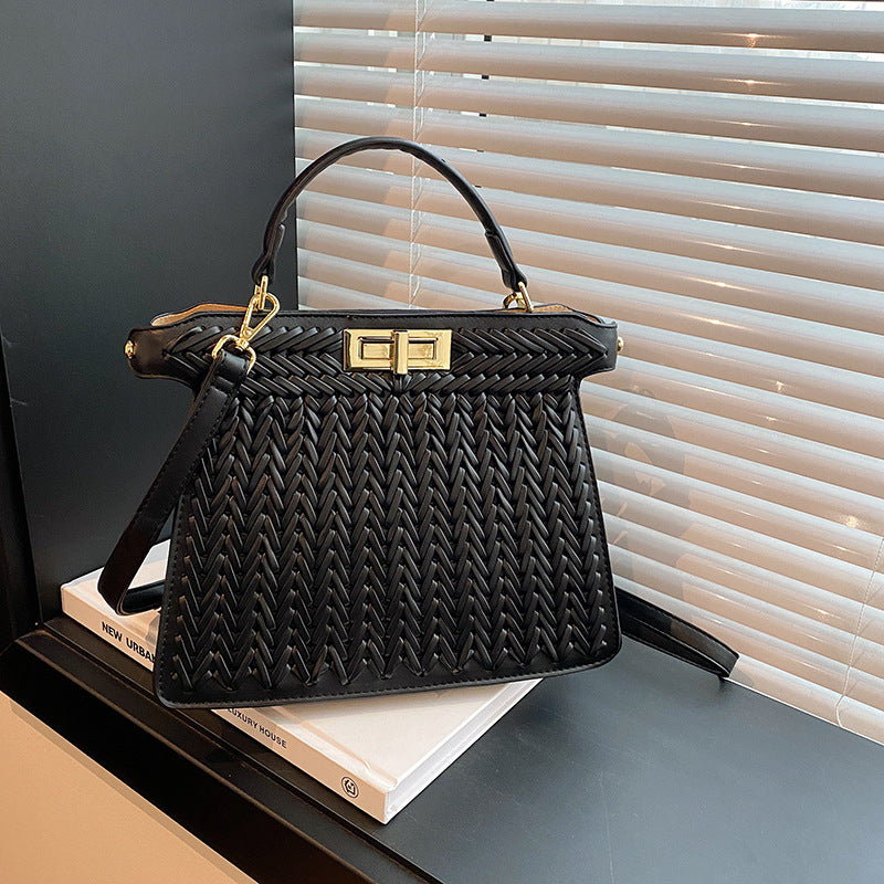 Women's Fashion Woven High-grade Large Capacity Creative Handbags