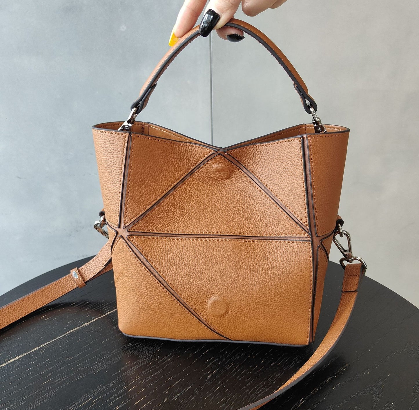 Comfortable Women's High-grade Diamond Geometric Deformation Bucket Bags