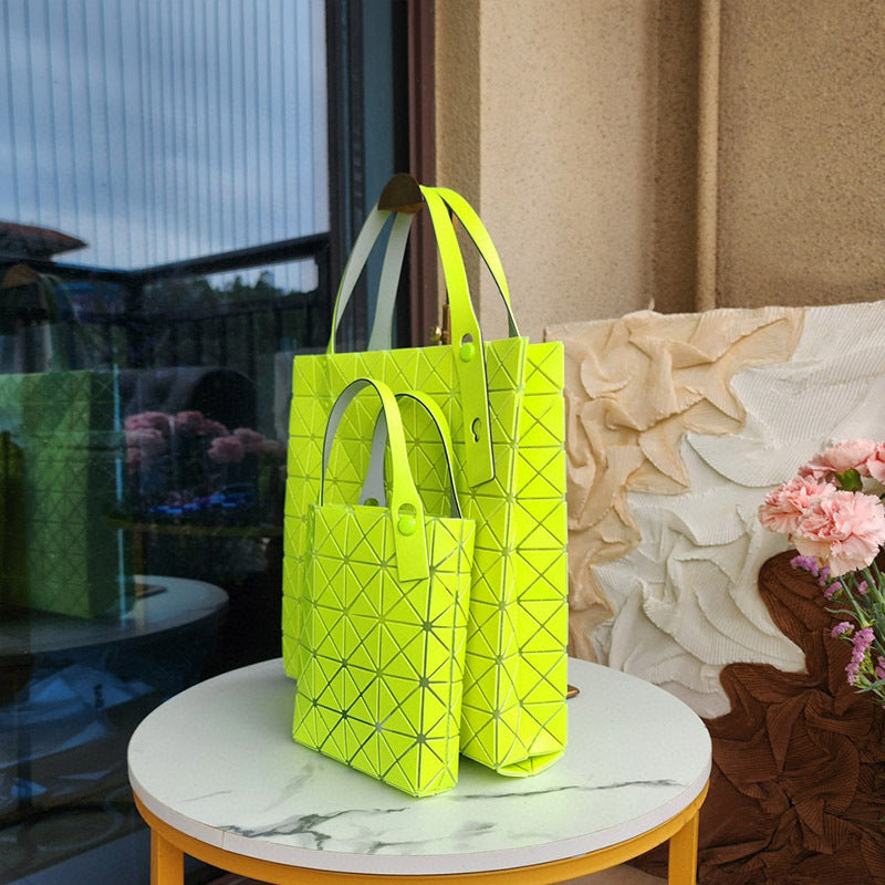 Women's Diamond Pattern Fashion Portable Large Capacity Handbags